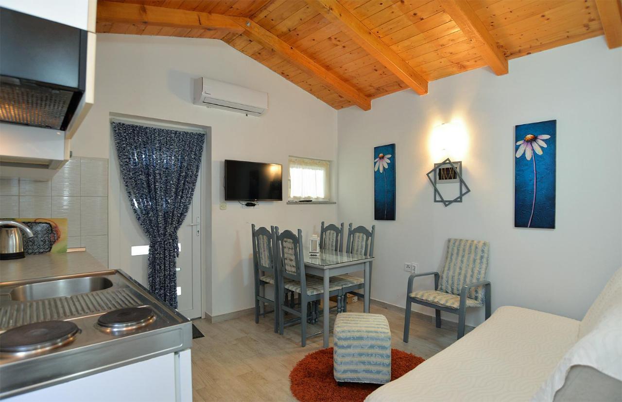Apartments Jadranka 1279 Pomer Luaran gambar