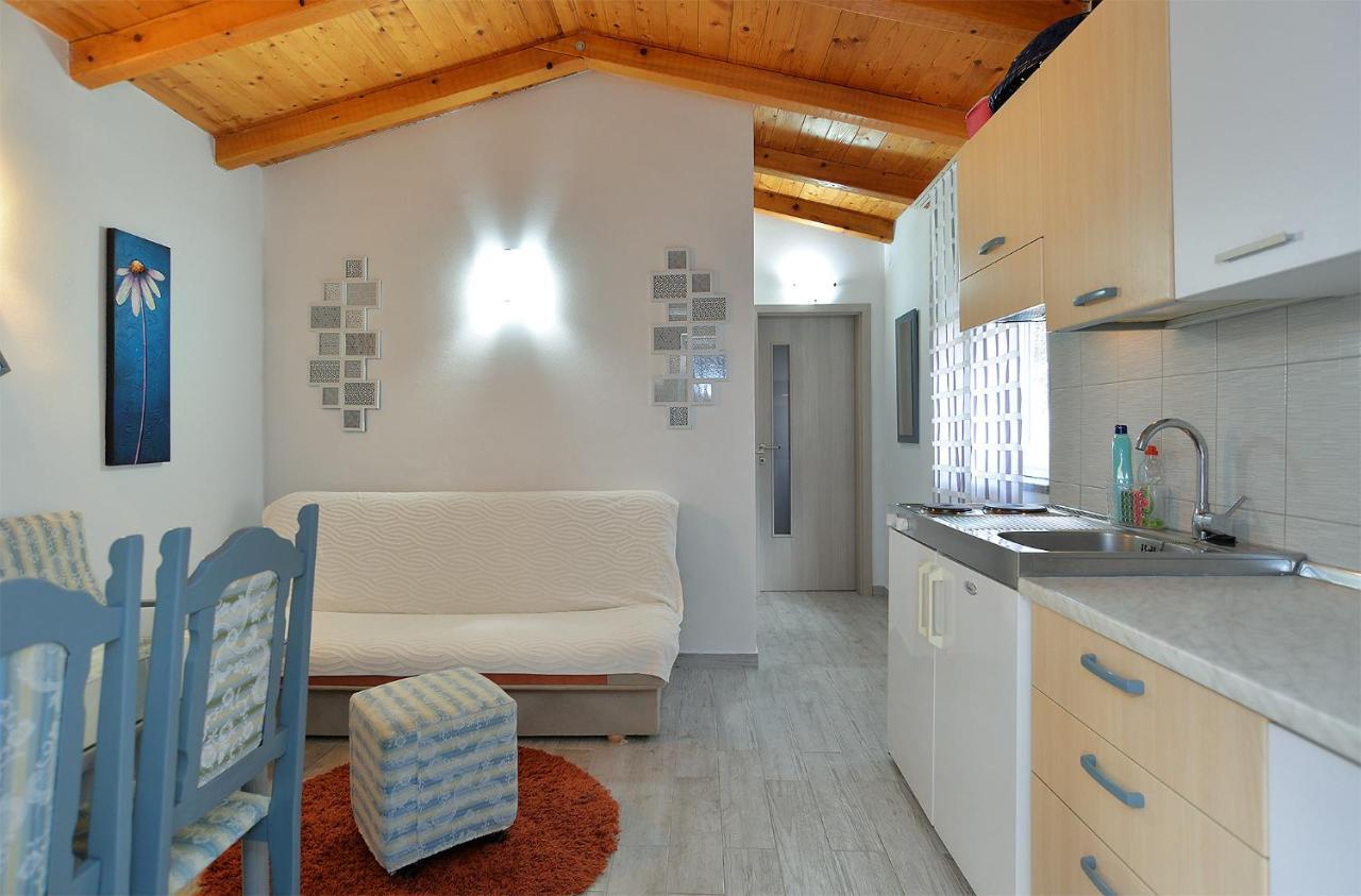 Apartments Jadranka 1279 Pomer Luaran gambar