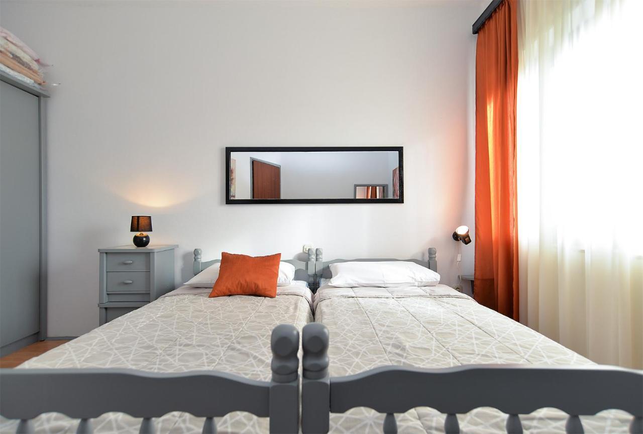 Apartments Jadranka 1279 Pomer Luaran gambar