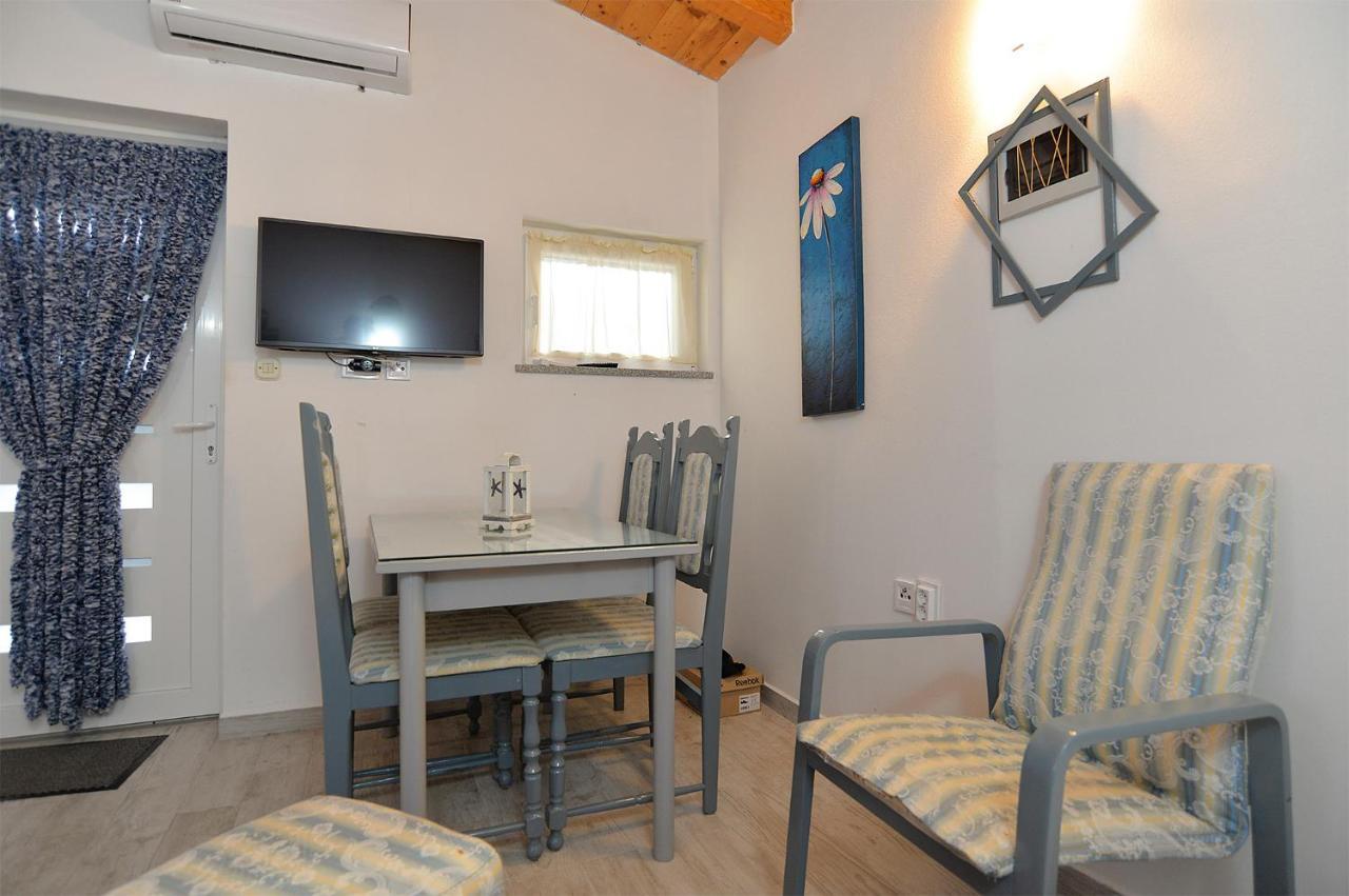 Apartments Jadranka 1279 Pomer Luaran gambar