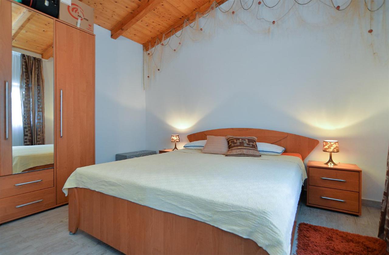 Apartments Jadranka 1279 Pomer Luaran gambar