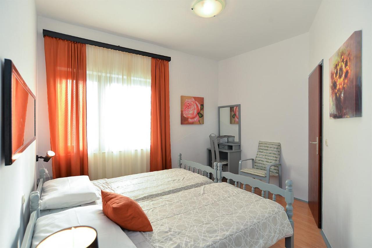 Apartments Jadranka 1279 Pomer Luaran gambar