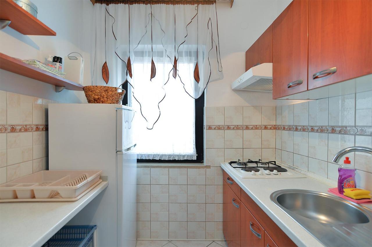 Apartments Jadranka 1279 Pomer Luaran gambar
