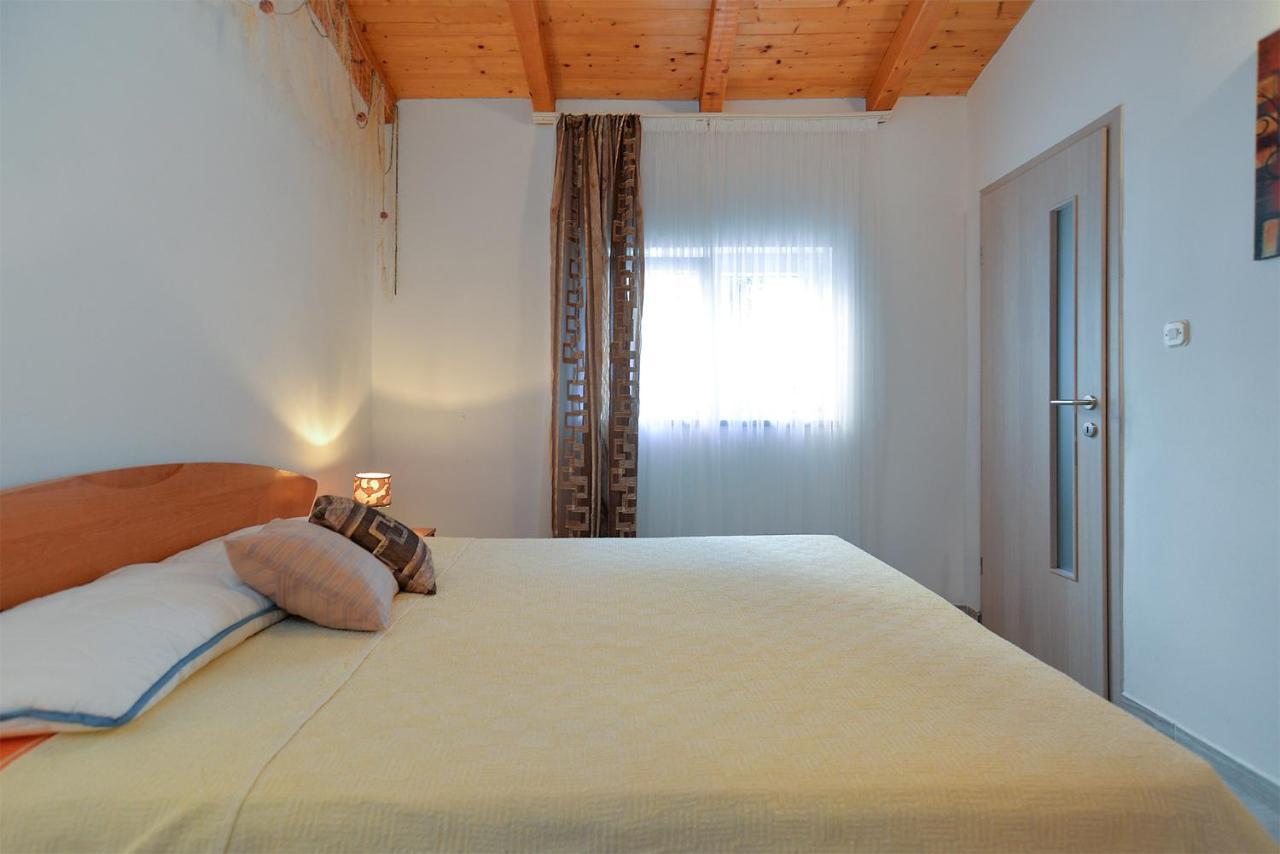 Apartments Jadranka 1279 Pomer Luaran gambar